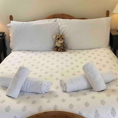 Secluded Romantic Cotswolds Barn - Sleeps 2 To 4 - Near Cirencester - Dog Friendly Villa Kemble Eksteriør bilde