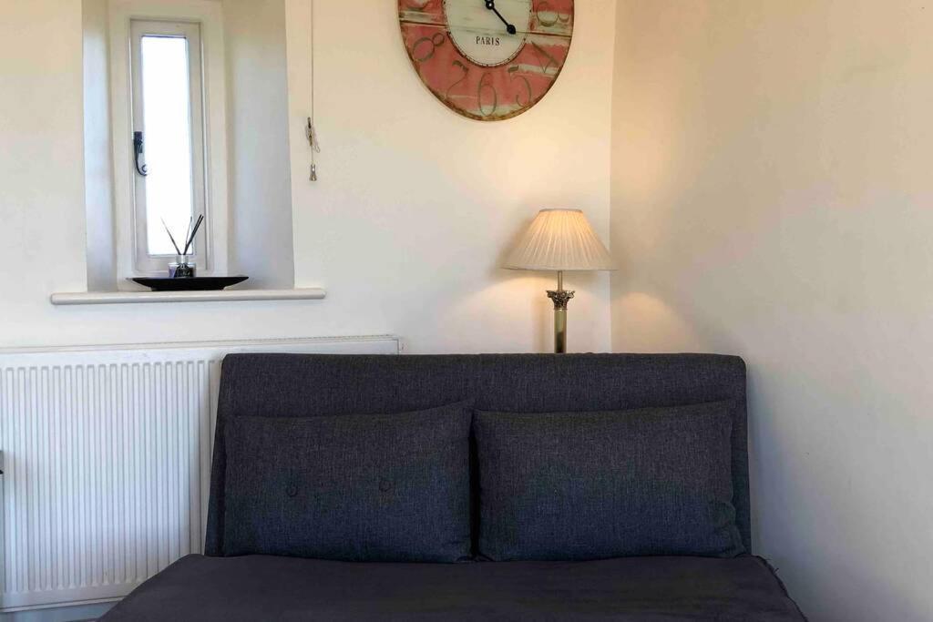 Secluded Romantic Cotswolds Barn - Sleeps 2 To 4 - Near Cirencester - Dog Friendly Villa Kemble Eksteriør bilde