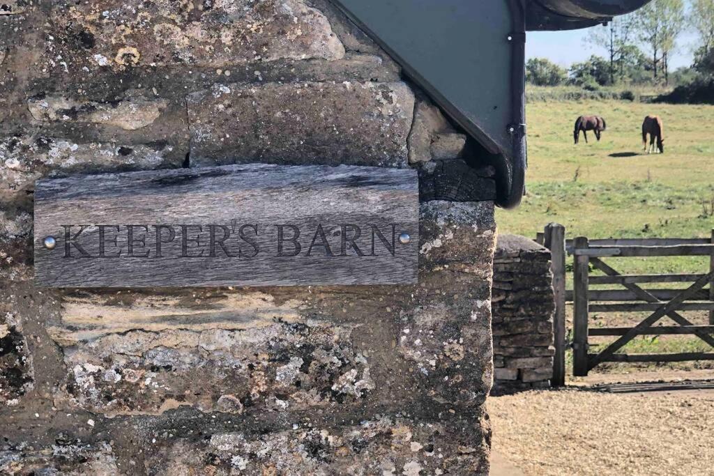 Secluded Romantic Cotswolds Barn - Sleeps 2 To 4 - Near Cirencester - Dog Friendly Villa Kemble Eksteriør bilde