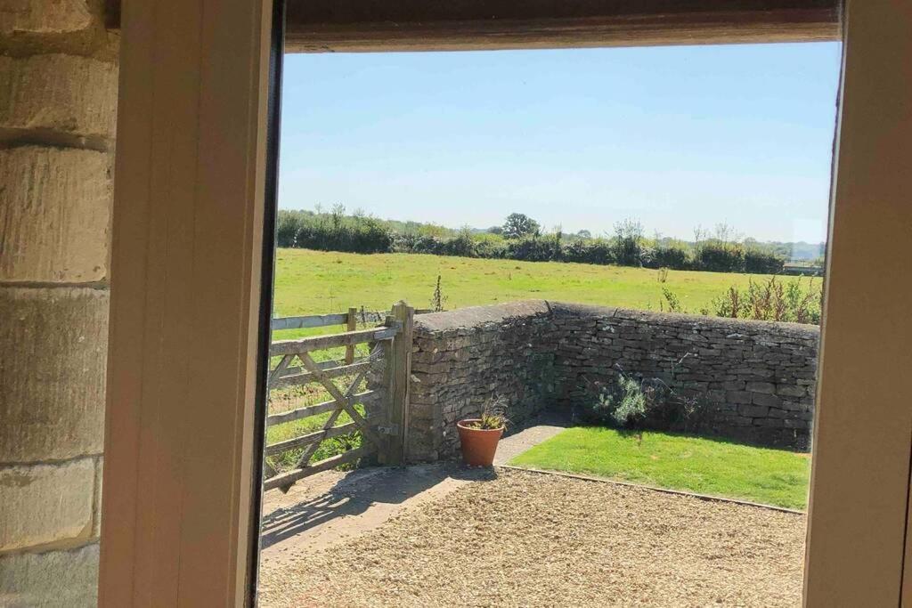 Secluded Romantic Cotswolds Barn - Sleeps 2 To 4 - Near Cirencester - Dog Friendly Villa Kemble Eksteriør bilde