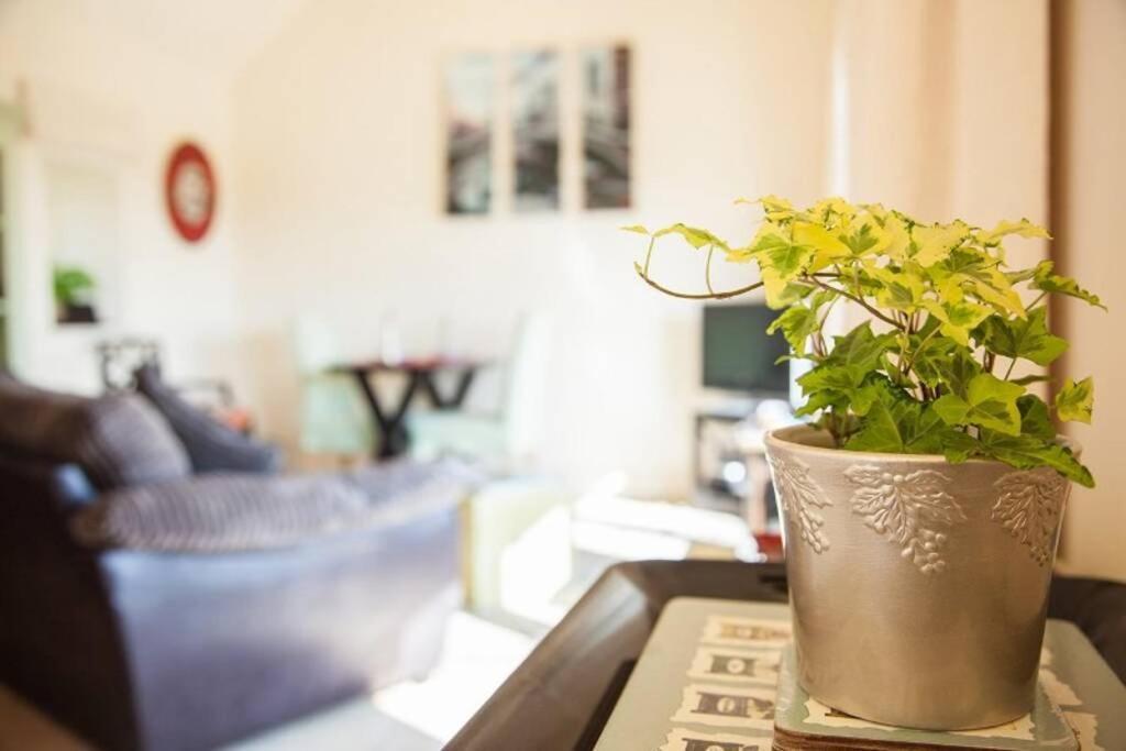 Secluded Romantic Cotswolds Barn - Sleeps 2 To 4 - Near Cirencester - Dog Friendly Villa Kemble Eksteriør bilde