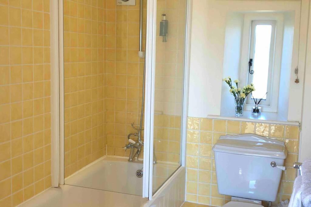 Secluded Romantic Cotswolds Barn - Sleeps 2 To 4 - Near Cirencester - Dog Friendly Villa Kemble Eksteriør bilde