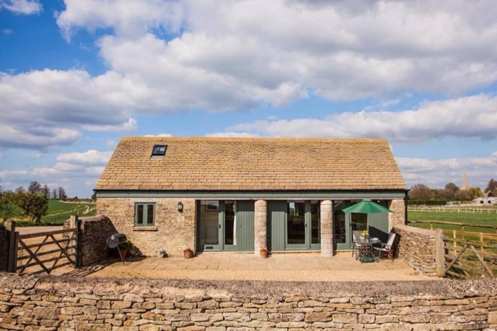 Secluded Romantic Cotswolds Barn - Sleeps 2 To 4 - Near Cirencester - Dog Friendly Villa Kemble Eksteriør bilde