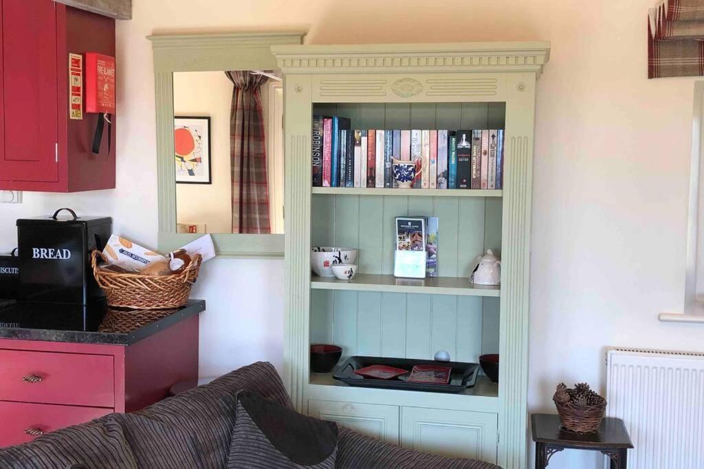 Secluded Romantic Cotswolds Barn - Sleeps 2 To 4 - Near Cirencester - Dog Friendly Villa Kemble Eksteriør bilde